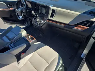 Toyota Sienna 2018 AWD XLE 7-Passenger 4dr Mini-Van