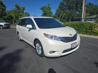 Toyota Sienna 2016 XLE 7-Passenger Auto Access Seat 4dr Mini-Van