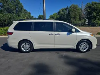 Toyota Sienna 2016 XLE 7-Passenger Auto Access Seat 4dr Mini-Van