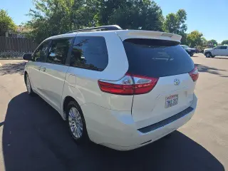 Toyota Sienna 2016 XLE 7-Passenger Auto Access Seat 4dr Mini-Van