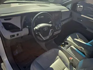 Toyota Sienna 2016 XLE 7-Passenger Auto Access Seat 4dr Mini-Van