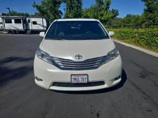 Toyota Sienna 2016 XLE 7-Passenger Auto Access Seat 4dr Mini-Van