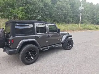 Jeep Wrangler Unlimited 2018 4x4 Sahara 4dr SUV (midyear release)