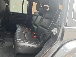 Jeep Wrangler Unlimited 2018 4x4 Sahara 4dr SUV (midyear release)