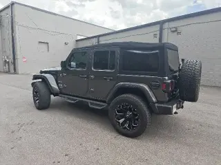 Jeep Wrangler Unlimited 2018 4x4 Sahara 4dr SUV (midyear release)