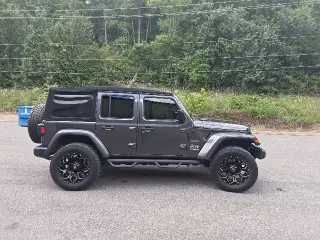 Jeep Wrangler Unlimited 2018 4x4 Sahara 4dr SUV (midyear release)
