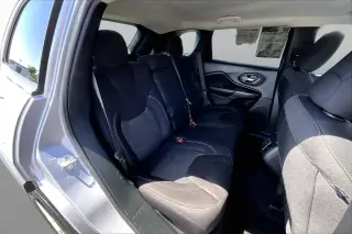 Jeep Cherokee 2019 4x4 Latitude 4dr SUV