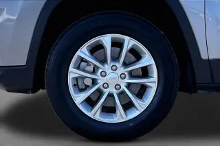 Jeep Cherokee 2019 4x4 Latitude 4dr SUV