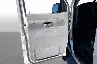 Ford E-Series 2005 E-350 SD XLT 3dr Extended Passenger Van