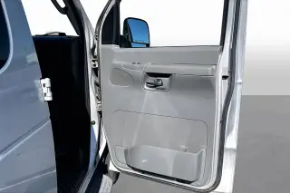Ford E-Series 2005 E-350 SD XLT 3dr Extended Passenger Van