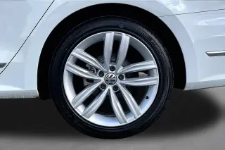 Volkswagen Passat 2018 2.0T SEL Premium 4dr Sedan