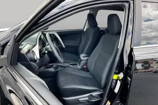Toyota RAV4 2018 LE 4dr SUV