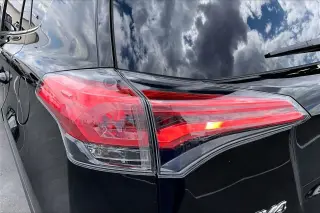 Toyota RAV4 2018 LE 4dr SUV