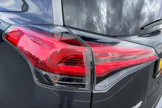 Toyota RAV4 2017 Platinum 4dr SUV
