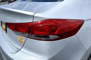 Hyundai ELANTRA 2017 SE 4dr Sedan 6M (US)