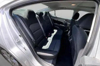 Hyundai ELANTRA 2017 SE 4dr Sedan 6M (US)