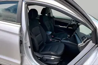 Hyundai ELANTRA 2017 SE 4dr Sedan 6M (US)