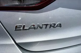 Hyundai ELANTRA 2017 SE 4dr Sedan 6M (US)
