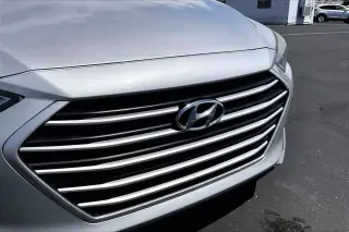 Hyundai ELANTRA 2017 SE 4dr Sedan 6M (US)