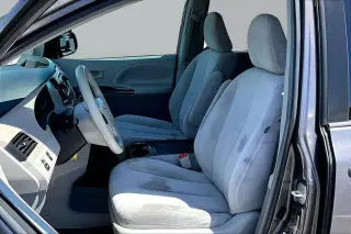 Toyota Sienna 2014 LE 7-Passenger Auto Access Seat 4dr Mini-Van