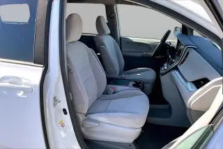 Toyota Sienna 2019 LE 7-Passenger Auto Access Seat 4dr Mini-Van