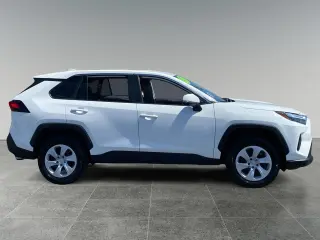 Toyota RAV4 2025 LE 4dr SUV