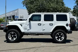 Jeep Wrangler Unlimited 2018 4x4 Moab 4dr SUV (midyear release)
