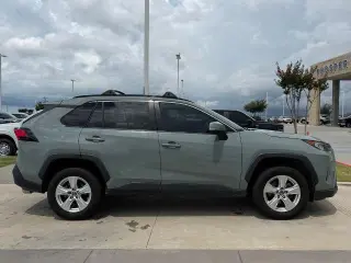 Toyota RAV4 2019 XLE 4dr SUV