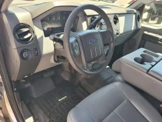 Ford F-250 Super Duty 2011 4x2 XL 4dr Crew Cab 6.8 ft. SB Pickup