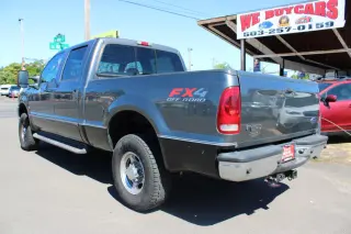 2003 Ford Super Duty F-250 Crew Cab 156" Lariat 4WD