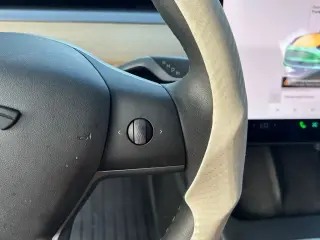 Tesla Model 3 2022 4dr Sedan