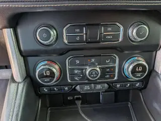GMC Yukon 2022 4x4 SLT 4dr SUV