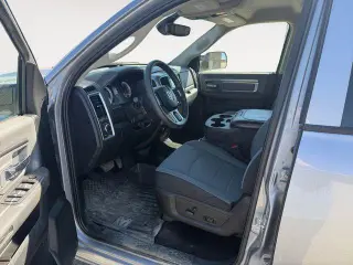 Ram 1500 Classic 2023 4x4 SLT 4dr Crew Cab 5.5 ft. SB Pickup