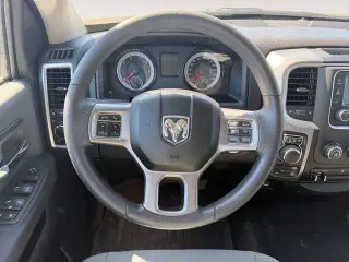 Ram 1500 Classic 2023 4x4 SLT 4dr Crew Cab 5.5 ft. SB Pickup