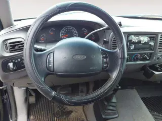 Ford F-150 2000 4dr XL 4WD Extended Cab SB