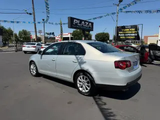 2010 VOLKSWAGEN JETTA