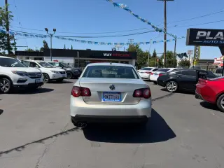 2010 VOLKSWAGEN JETTA