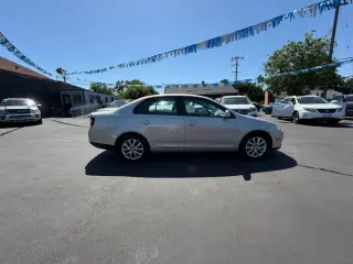 2010 VOLKSWAGEN JETTA