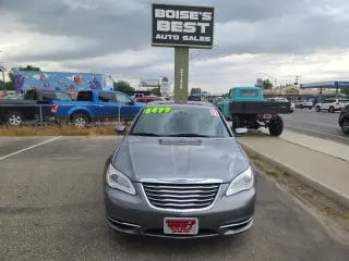 2011 Chrysler 200 Touring 4-Door Sedan