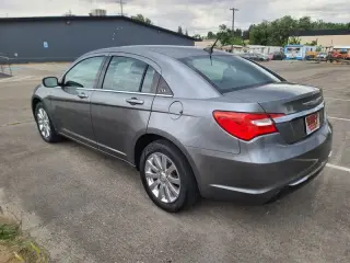 2011 Chrysler 200 Touring 4-Door Sedan