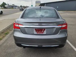 2011 Chrysler 200 Touring 4-Door Sedan