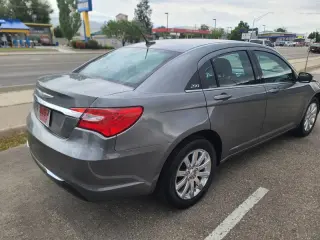 2011 Chrysler 200 Touring 4-Door Sedan