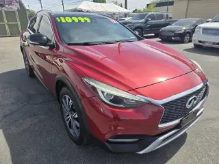 2017 INFINITI QX30 Luxury
