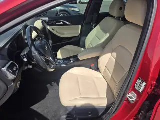 2017 INFINITI QX30 Luxury