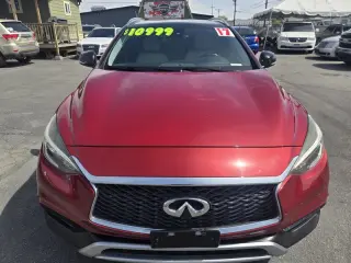 2017 INFINITI QX30 Luxury