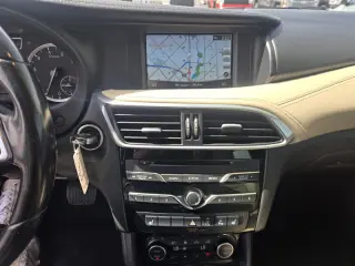 2017 INFINITI QX30 Luxury