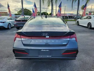 Hyundai ELANTRA Hybrid 2024 Blue 4dr Sedan