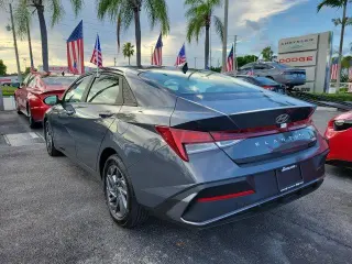 Hyundai ELANTRA Hybrid 2024 Blue 4dr Sedan