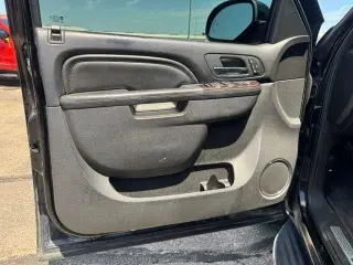 GMC Yukon XL 2011 AWD Denali XL 4dr SUV