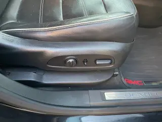 GMC Acadia 2018 Denali 4dr SUV